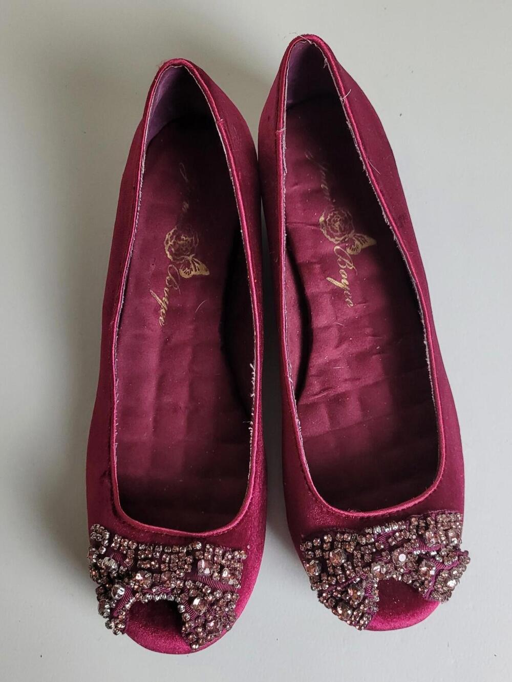 Joan Boyce Women's Velvet Slip On Shoes Size 10W Beaded 1 Inch Heels Burgundy
